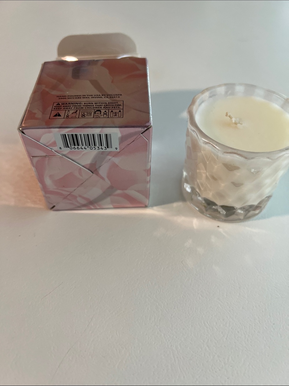 NIB Voluspa Rose Colored Glasses Candle in Pale Pink Faceted Glass